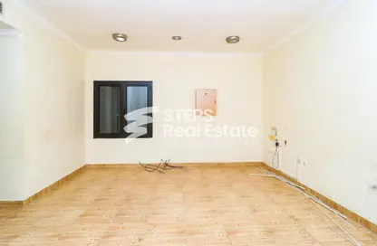 Apartment - 3 Bedrooms - 2 Bathrooms for rent in Anas Street - Fereej Bin Mahmoud North - Fereej Bin Mahmoud - Doha