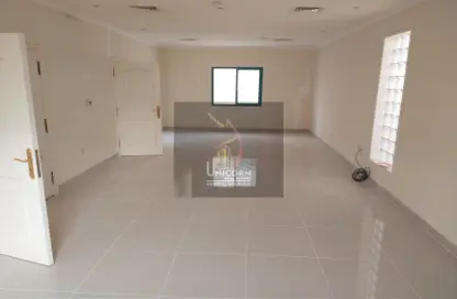 Compound - 3 Bedrooms - 4 Bathrooms for rent in Al Aziziyah - Al Aziziyah - Doha