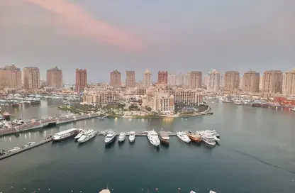 شقة - 3 غرف نوم - 3 حمامات للايجار في طريق بورتو الشرقي - بورتو أرابيا - جزيرة اللؤلؤة - الدوحة