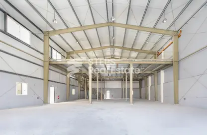 مخزن - استوديو - 7 حمامات للايجار في شارع الصناعية الشرقي - بركة العوامر - الوكرة