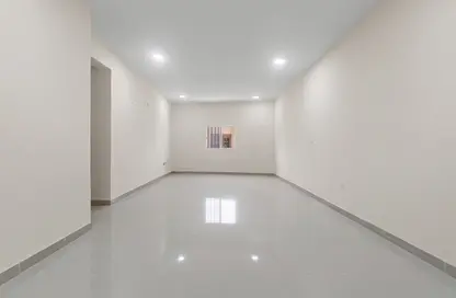 Apartment - 2 Bedrooms - 2 Bathrooms for rent in Al Nasr Street - Al Nasr - Doha