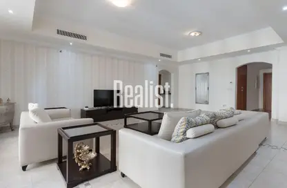 Apartment - 2 Bedrooms - 3 Bathrooms for rent in West Porto Drive - Porto Arabia - The Pearl Island - Doha