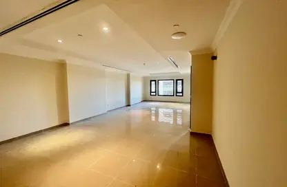 Apartment - 1 Bedroom - 2 Bathrooms for rent in West Porto Drive - Porto Arabia - The Pearl Island - Doha