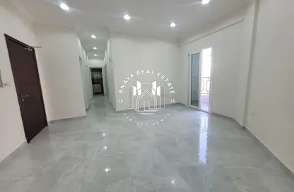 شقة - 2 غرف نوم - 2 حمامات للايجار في شارع المطار القديم - طريق المطار القديم - الدوحة