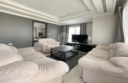 Apartment - 1 Bedroom - 2 Bathrooms for rent in West Porto Drive - Porto Arabia - The Pearl Island - Doha
