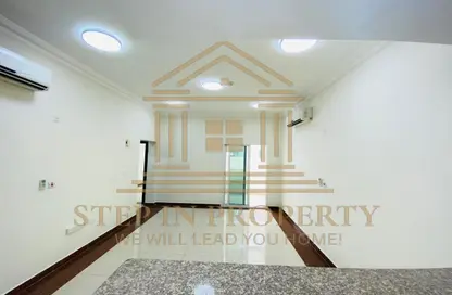 Apartment - 2 Bedrooms - 2 Bathrooms for rent in Al Mansoura - Al Mansoura - Doha