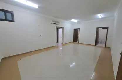 شقة - 2 غرف نوم - 2 حمامات للايجار في سوق الغرافة - الغرافة - الدوحة