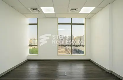 مساحات مكتبية - استوديو - 3 حمامات للايجار في الطريق الدائري الثاني - الطريق الدائري الثاني - الدوحة