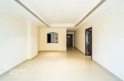 Apartment - 1 Bedroom - 2 Bathrooms for rent in West Porto Drive - Porto Arabia - The Pearl Island - Doha