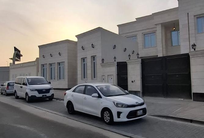 985818 - Property Image 2