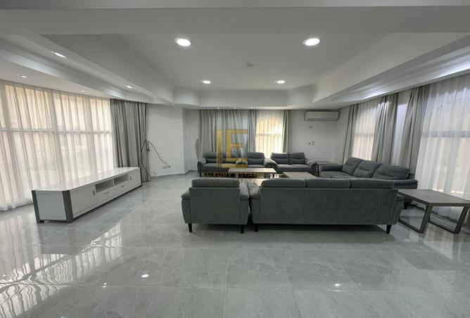 852072 - Property Image 3