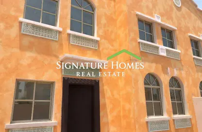Villa - 4 Bedrooms - 5 Bathrooms for rent in Umm Al Seneem Street - Ain Khaled - Doha