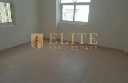 Apartment - 3 Bedrooms - 2 Bathrooms for rent in New Doha - Doha
