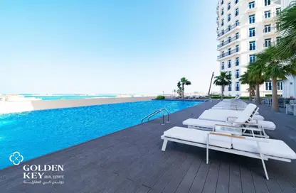 Apartment - 2 Bedrooms - 4 Bathrooms for rent in The Garden - Floresta Gardens - The Pearl Island - Doha