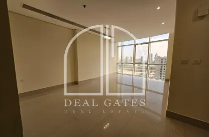 Empty Room image for: Apartment - 2 Bedrooms - 2 Bathrooms for rent in Marina Residence 16 - Marina District - Lusail, Image 1