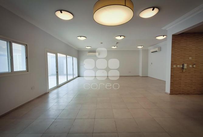 932365 - Property Image 2