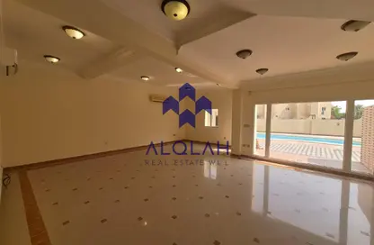 فيلا - 3 غرف نوم - 3 حمامات للايجار في وست باي لاجون - بحيرة وست لاجون - الدوحة