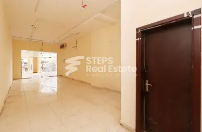 Shop - Studio - 1 Bathroom for rent in Al Hanaa Street - Al Gharrafa - Doha
