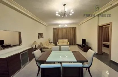 Living / Dining Room image for: Apartment - 1 Bedroom - 2 Bathrooms for rent in Regency Residence Musheireb - Musheireb - Doha, Image 1