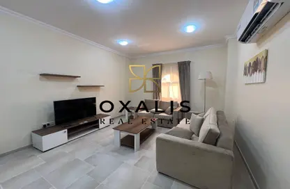 Apartment - 2 Bedrooms - 2 Bathrooms for rent in Souk Rawda 2 - Al Nasr - Doha