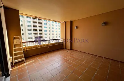 Apartment - 2 Bedrooms - 3 Bathrooms for rent in Tower 19 - Porto Arabia - The Pearl Island - Doha