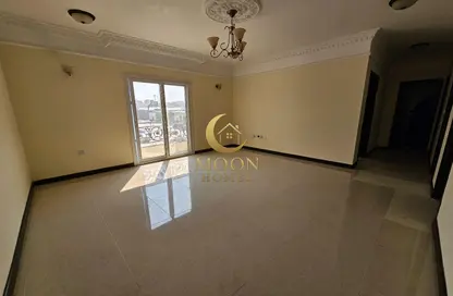 شقة - 2 غرف نوم - 2 حمامات للايجار في فريج بن محمود الشمالي - فريج بن محمود - الدوحة