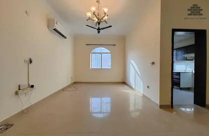 Apartment - 2 Bedrooms - 2 Bathrooms for rent in Umm Ghuwailina 4 - Umm Ghuwailina - Doha