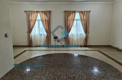 شقة - 2 غرف نوم - 2 حمامات للايجار في شارع النجمة - طريق المطار القديم - الدوحة