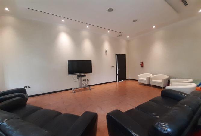 956010 - Property Image 3