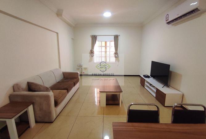 911121 - Property Image 2