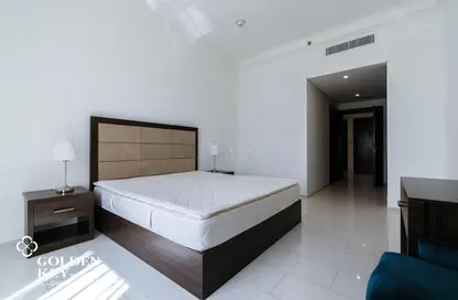 Room / Bedroom image for: Apartment - 1 Bedroom - 2 Bathrooms for rent in Viva East - Viva Bahriyah - The Pearl Island - Doha, Image 1
