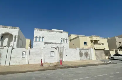فيلا - 6 غرف نوم - 3 حمامات للبيع في شارع النعيجة - النعيجة - الدوحة