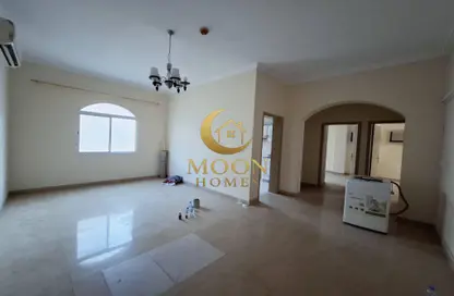 Apartment - 2 Bedrooms - 2 Bathrooms for rent in Umm Ghwailina Comm - Umm Ghuwalina - Umm Ghuwailina - Doha
