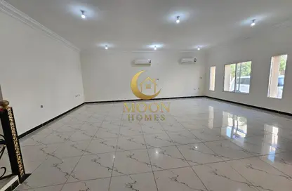 Apartment - 5 Bedrooms - 4 Bathrooms for rent in Ain Khaled Villas - Ain Khaled - Doha