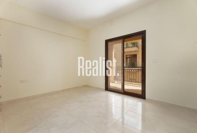 952070 - Property Image 2