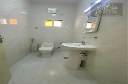 صورة لـ حمام شقة - 2 غرف نوم - 2 حمامات للايجار في الريان - الدوحة ، صورة رقم 1
