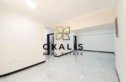 Apartment - 3 Bedrooms - 3 Bathrooms for rent in Abu Umama Street - Al Muntazah - Doha