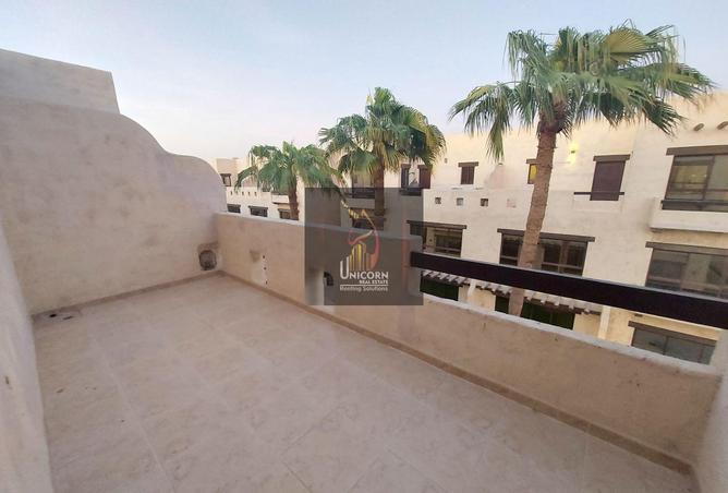 940332 - Property Image 2