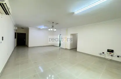 Empty Room image for: Apartment - 3 Bedrooms - 4 Bathrooms for rent in Abdullah Bin Masoud Street - Fereej Bin Mahmoud - Doha, Image 1