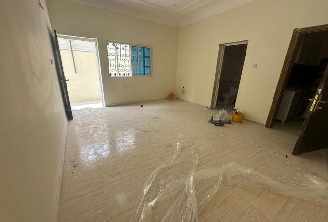 989556 - Property Image 2