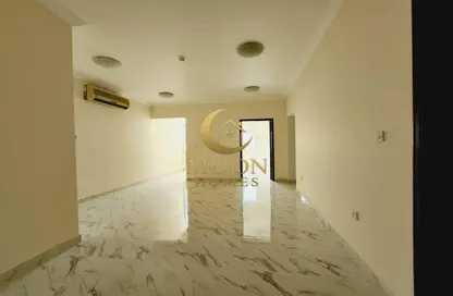 Apartment - 2 Bedrooms - 2 Bathrooms for rent in Umm Ghuwalina - Umm Ghuwailina - Doha