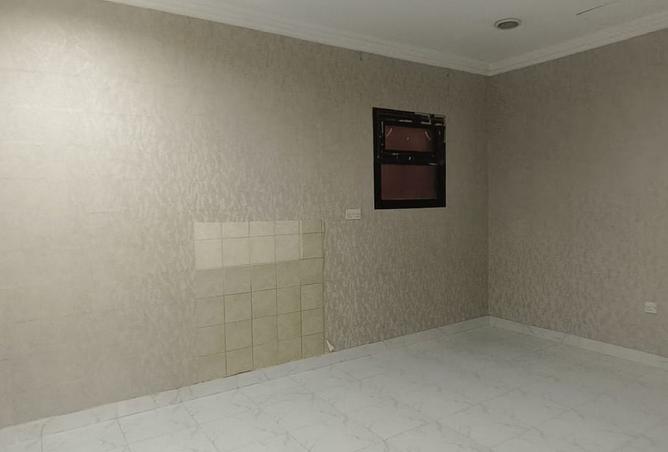 989567 - Property Image 2