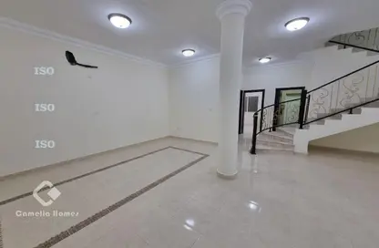 مجمع سكني - 5 غرف نوم - 4 حمامات للايجار في شارع ام السنيم - عين خالد - الدوحة