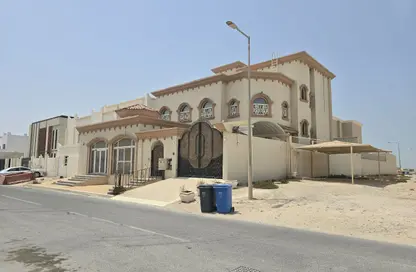 فيلا - 6 غرف نوم - 6 حمامات للايجار في الرويس - الرويس - الشمال