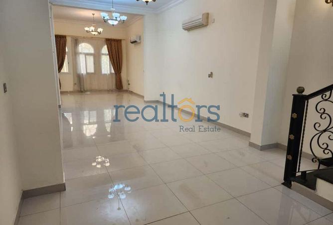 980303 - Property Image 2