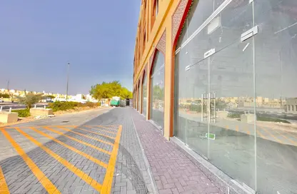 Shop - Studio - 1 Bathroom for rent in Izghawa - Izghawa - Doha