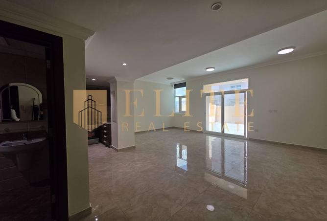 944757 - Property Image 2