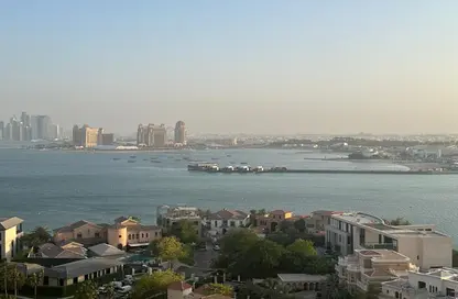 شقة - 2 غرف نوم - 3 حمامات للايجار في طريق بورتو الشرقي - بورتو أرابيا - جزيرة اللؤلؤة - الدوحة