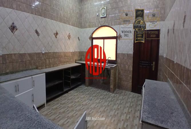 988252 - Property Image 3