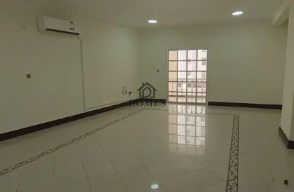 شقة - 2 غرف نوم - 2 حمامات للايجار في شارع انس - فريج بن محمود الشمالي - فريج بن محمود - الدوحة